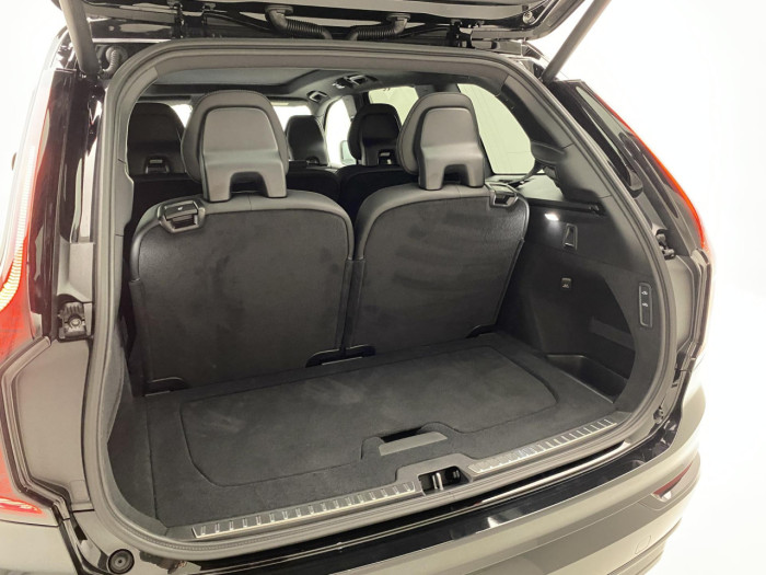 Volvo XC90 B5 AWD BLACK EDITION PLUS 7 na operativní leasing