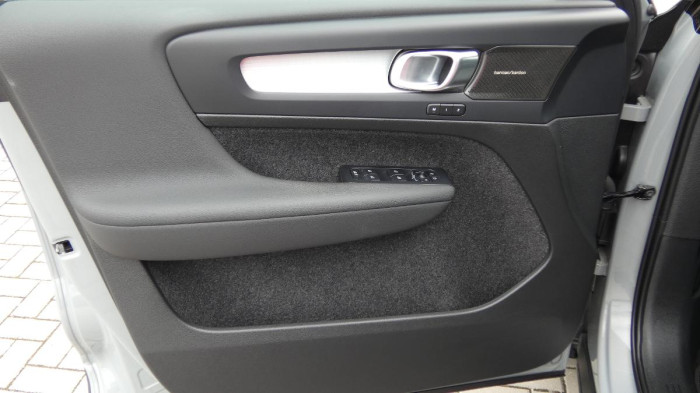 Volvo XC40 B3 PLUS DARK na operativní leasing