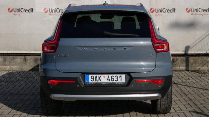 Volvo XC40 T2 FWD Momentum Core na operativní leasing