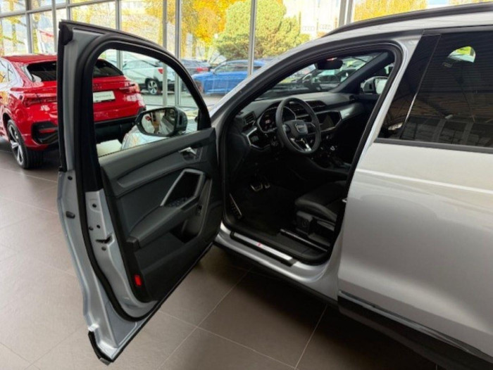 Audi Q3 Advanced 35 TFSI Stronic na operativní leasing