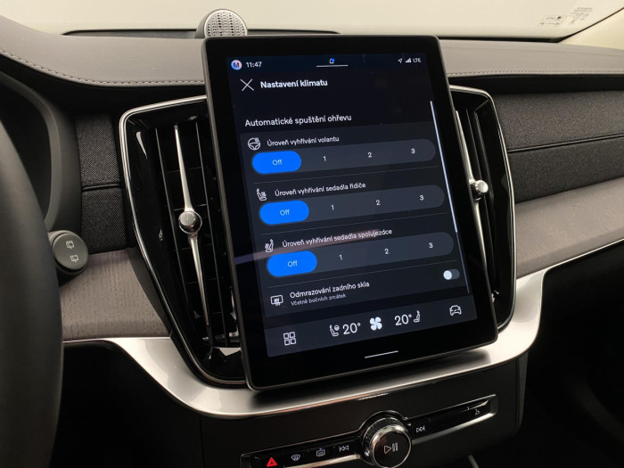 Volvo XC90 T8 AWD Plug-in DARK ULTRA na operativní leasing