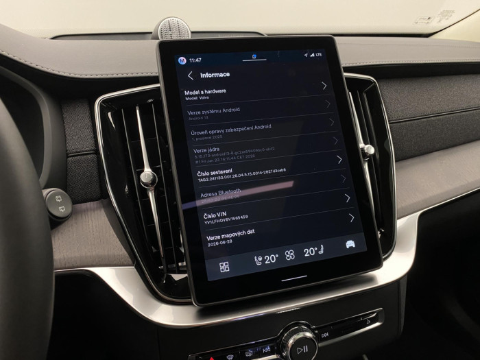 Volvo XC90 T8 AWD Plug-in DARK ULTRA na operativní leasing
