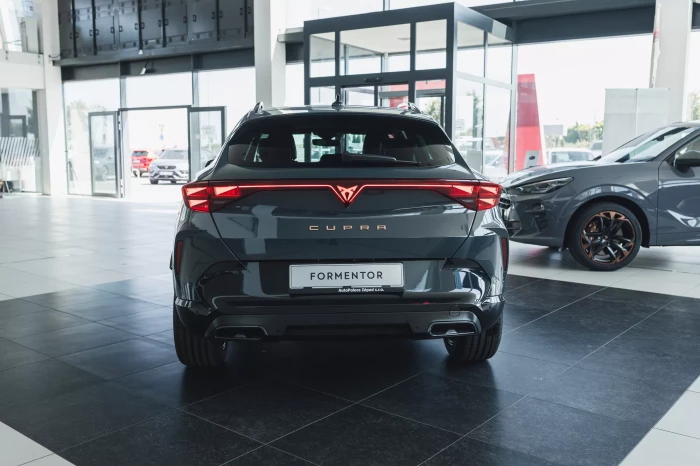 CUPRA Nový CUPRA Formentor VZ e-HYBRID e-HYBRID 130 kW automat Fiord modrá e-HYBRID na operativní leasing