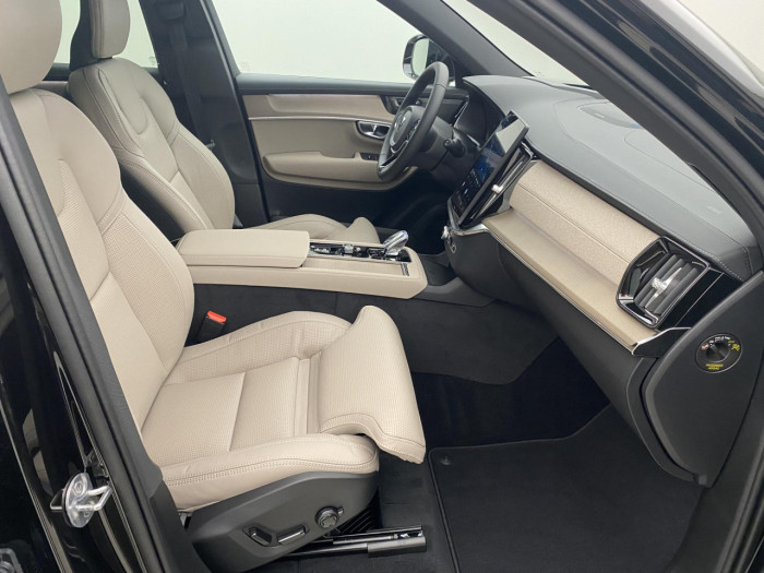 Volvo XC90 T8 AWD Plug-in BRIGHT PLUS 7m na operativní leasing