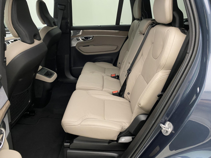 Volvo XC90 B5 AWD AUT DARK PLUS 7míst na operativní leasing