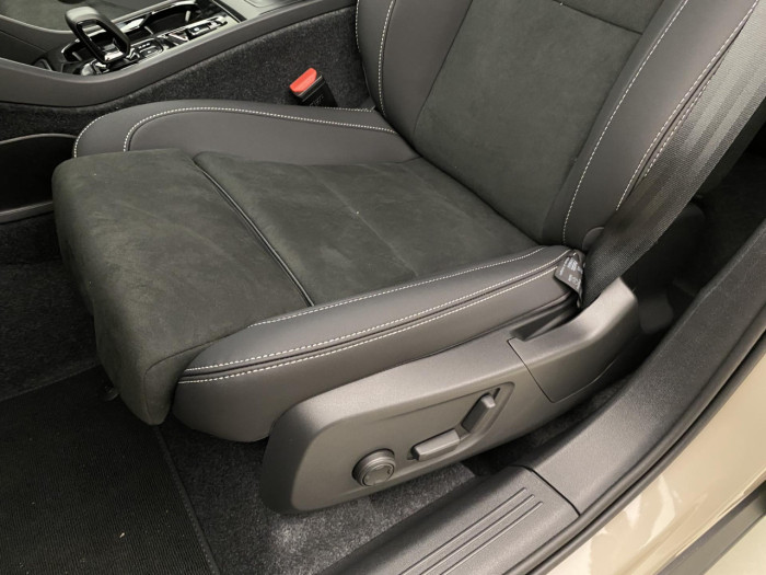 Volvo XC40 B3 AUT DARK PLUS na operativní leasing
