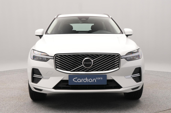 Volvo XC60 B5 AWD AUT ESSENTIAL na operativní leasing