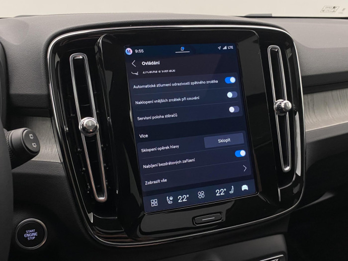 Volvo XC40 B4 AUT DARK PLUS na operativní leasing
