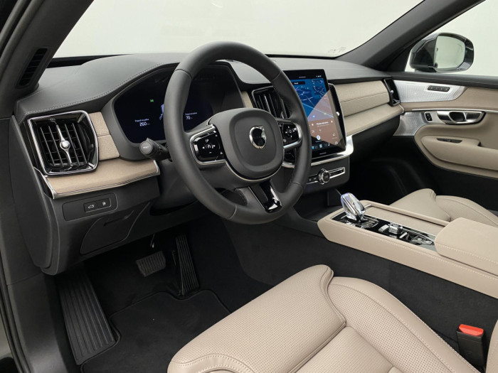 Volvo XC90 T8 AWD Plug-in BRIGHT PLUS 7m na operativní leasing