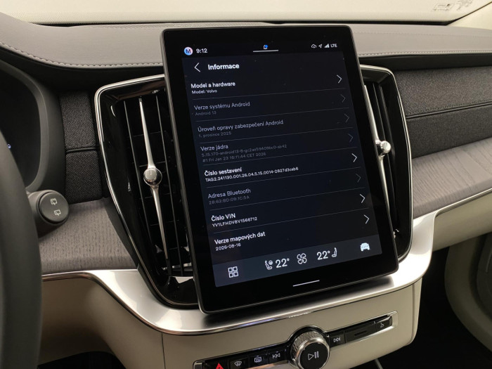 Volvo XC90 T8 AWD Plug-in BRIGHT PLUS 7m na operativní leasing