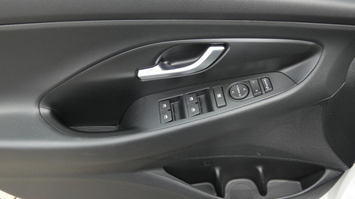 Hyundai i30 Kombi 1.5 T-GDI mHEV Smart na operativní leasing