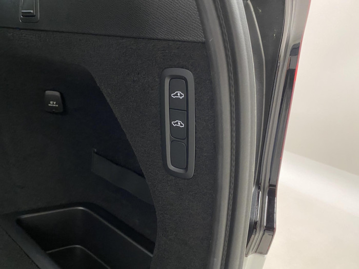 Volvo XC90 B5 AWD AUT DARK PLUS 7míst na operativní leasing