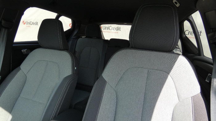 Volvo XC40 B3 mHEV Plus Dark aut. na operativní leasing