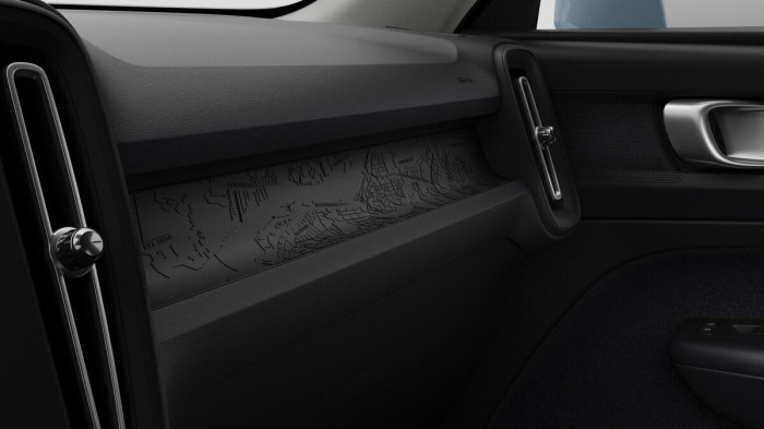 Volvo XC40 B3 AUT ESSENTIAL na operativní leasing