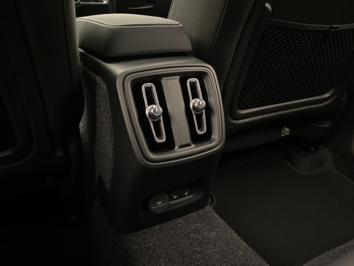 Volvo EC40 BLACK EDITION SINGLE EXT ULTRA Edition na operativní leasing