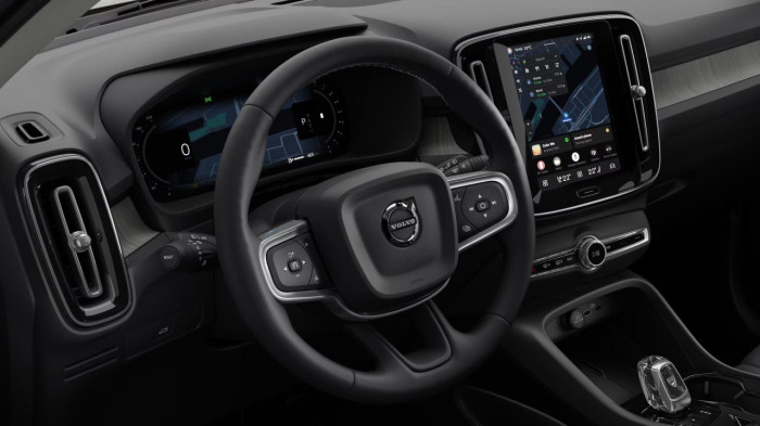 Volvo XC40 B3 AUT DARK ULTRA na operativní leasing