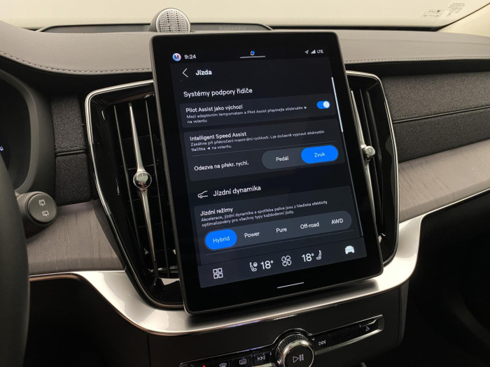 Volvo XC90 T8 AWD Plug-in DARK ULTRA na operativní leasing