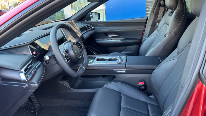 Mazda 6e 68.8 kWh Takumi Soul Red Crystal na operativní leasing