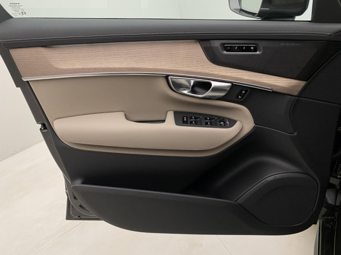 Volvo XC90 T8 AWD RECHARGE BRIGHT PLUS 7m na operativní leasing