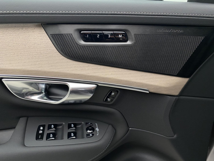 Volvo XC90 B5 AWD AUT BRIGHT PLUS na operativní leasing