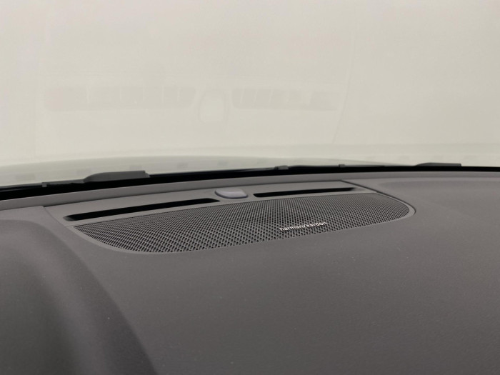 Volvo XC40 B4 AUT DARK PLUS na operativní leasing