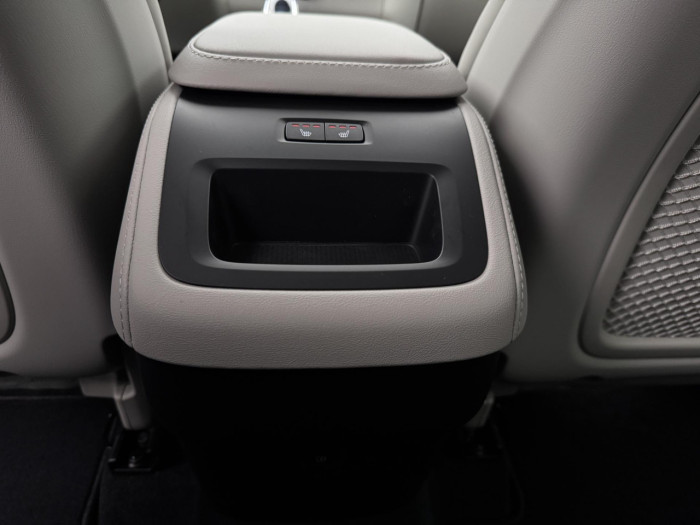 Volvo XC90 B5 AWD AUT DARK PLUS 7míst na operativní leasing