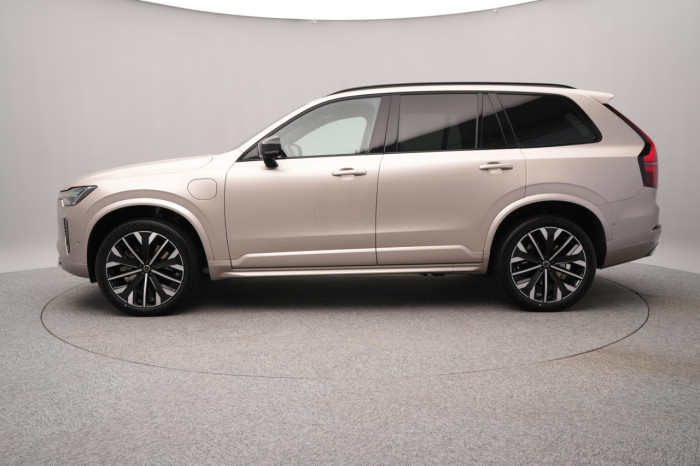 Volvo XC90 T8 AWD Plug-in ULTRA DARK 7m na operativní leasing