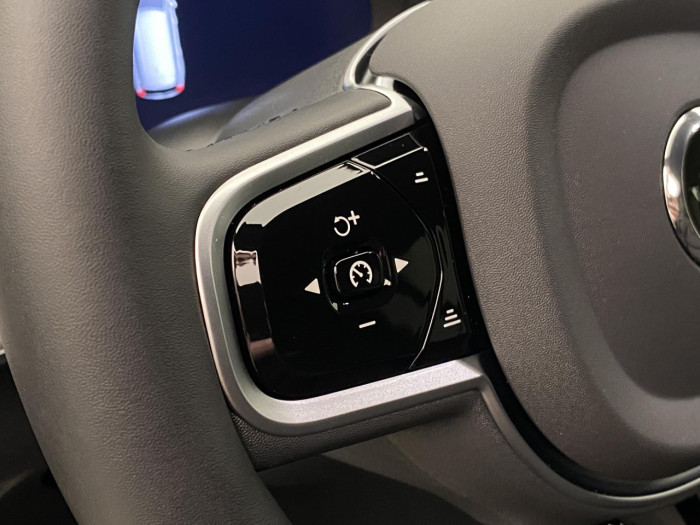Volvo XC90 B5 AWD AUT BLACK EDITION PLUS na operativní leasing