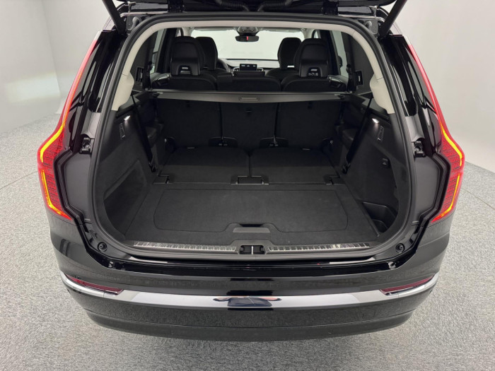 Volvo XC90 T8 AWD Plug-in BRIGHT PLUS 7m na operativní leasing