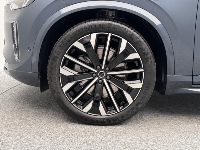Volvo XC90 B5 AWD AUT DARK PLUS 7míst na operativní leasing