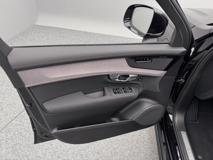 Volvo XC90 T8 AWD Plug-in BRIGHT PLUS 7m na operativní leasing