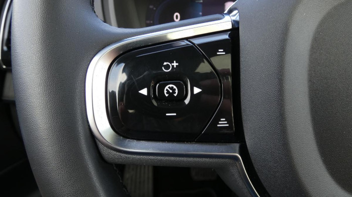 Volvo XC90 B5 AWD Plus Bright 7 míst na operativní leasing