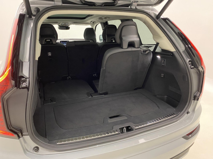 Volvo XC90 T8 AWD Plug-in DARK PLUS 7m na operativní leasing