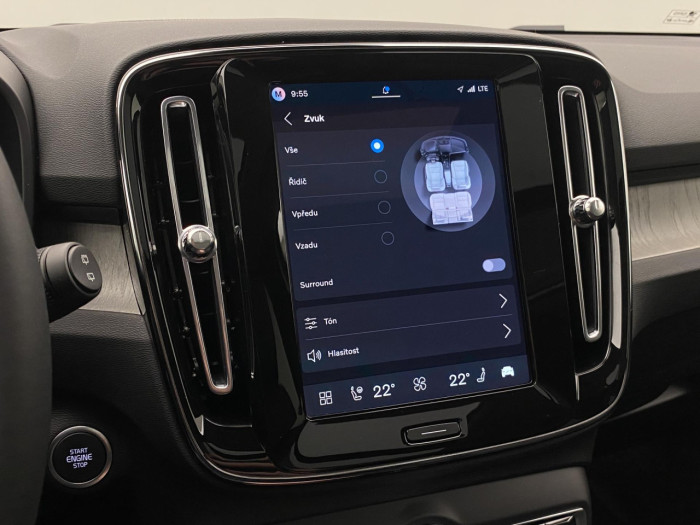 Volvo XC40 B4 AUT DARK PLUS na operativní leasing