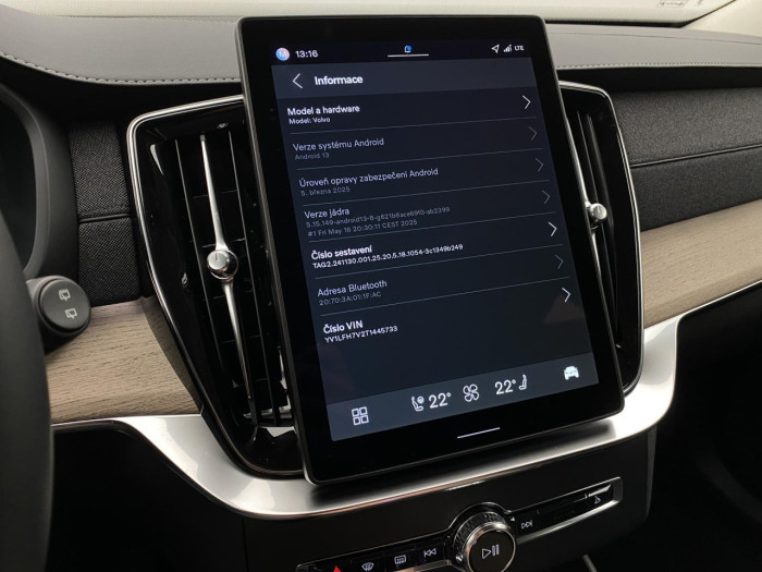 Volvo XC90 T8 AWD RECHARGE DARK PLUS 7m na operativní leasing