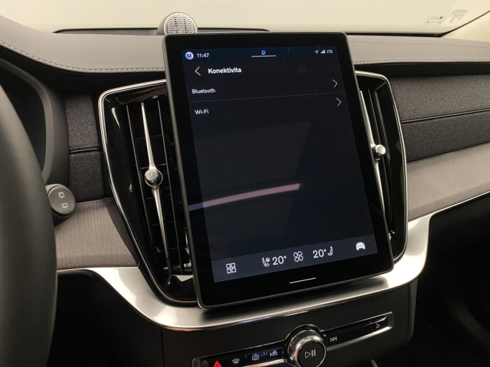 Volvo XC90 T8 AWD Plug-in DARK ULTRA na operativní leasing
