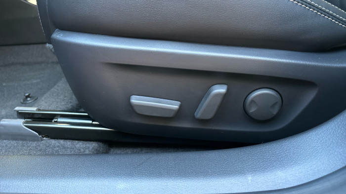 Mazda 6e 68.8 kWh Takumi Soul Red Crystal na operativní leasing