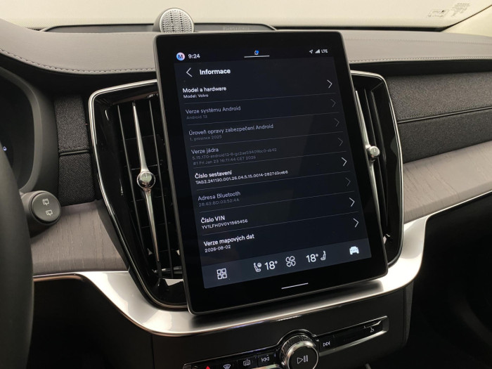 Volvo XC90 T8 AWD Plug-in DARK ULTRA na operativní leasing