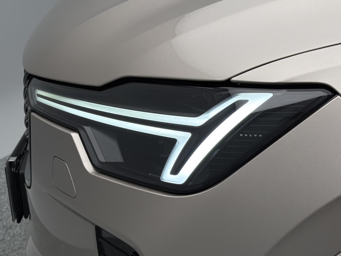 Volvo XC90 T8 AWD Plug-in ULTRA DARK 7m na operativní leasing