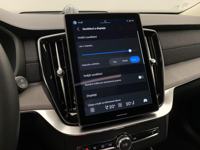 Volvo XC90 T8 AWD Plug-in DARK ULTRA na operativní leasing