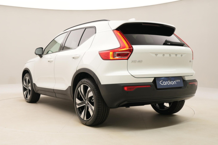 Volvo XC40 B4 AUT DARK PLUS na operativní leasing