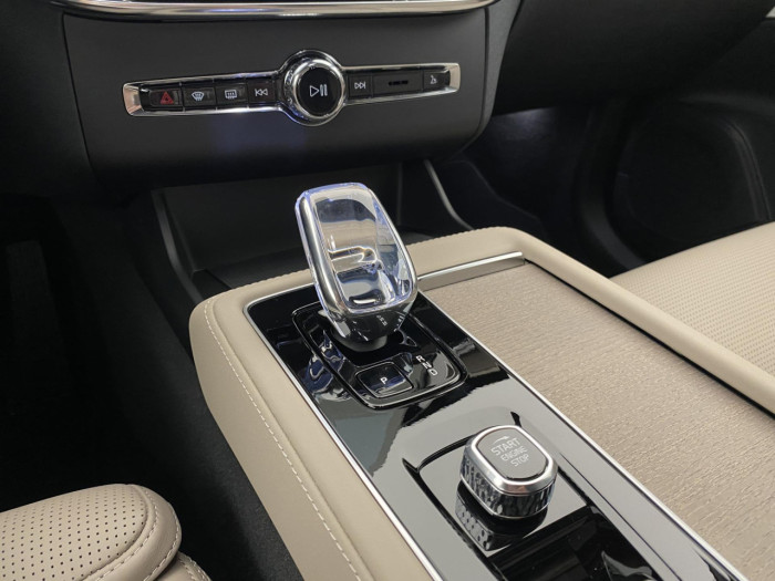 Volvo XC90 B5 AWD AUT DARK PLUS 7míst na operativní leasing