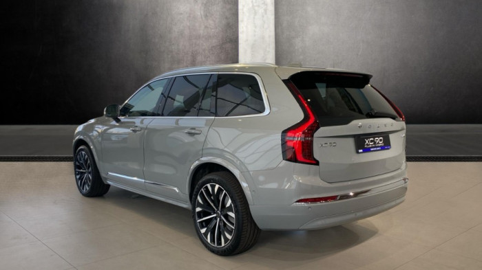Volvo XC90 ULTRA BRIGHT, T8 AWD, 228+107 kW / 310+145 HP na operativní leasing