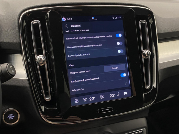 Volvo XC40 B3 AUT DARK PLUS na operativní leasing