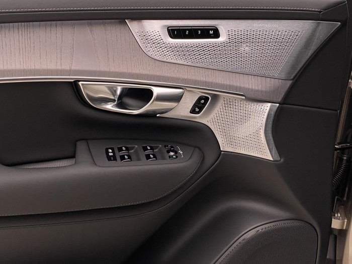 Volvo XC90 T8 AWD Plug-in BRIGHT ULTRA na operativní leasing