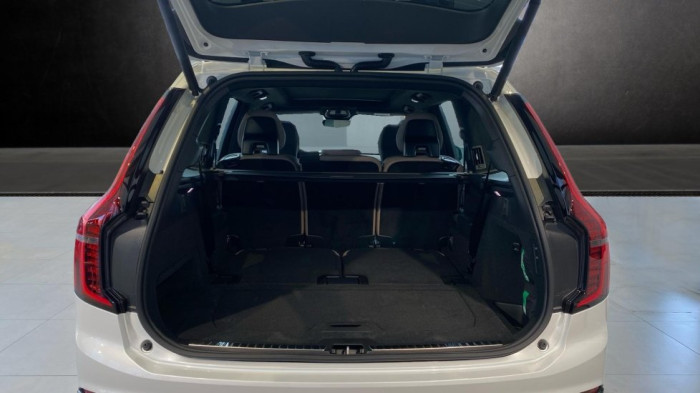 Volvo XC90 ULTRA DARK, T8 AWD, 228+107 kW / 310+145 HP na operativní leasing