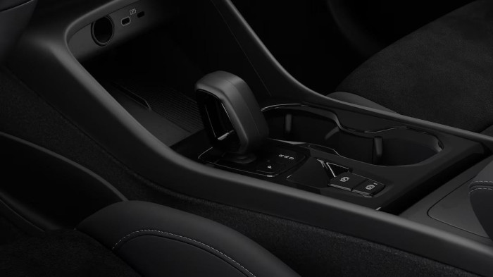 Volvo XC40 B3 AUT PLUS BLACK EDITION na operativní leasing