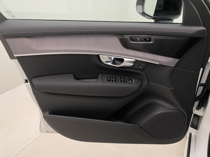 Volvo XC90 B5 AWD AUT DARK PLUS 7míst na operativní leasing