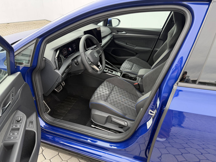 Volkswagen Golf Variant R-Line People 7DSG mHEV 1,5eTSI / 110kW na operativní leasing