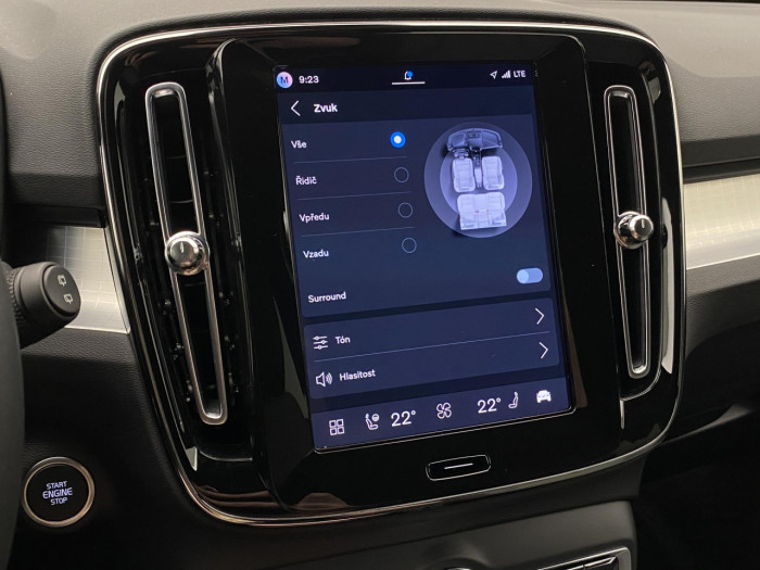 Volvo XC40 B3 AUT DARK PLUS na operativní leasing